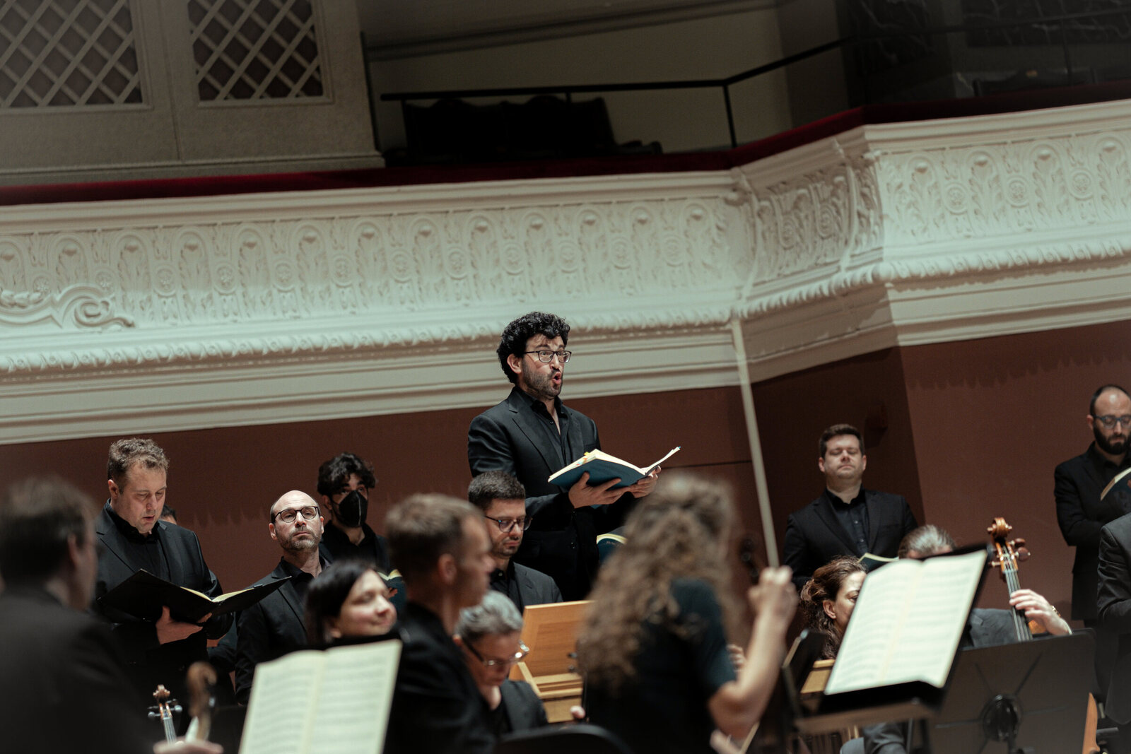 Ben Kazez singing with La Cetra under Andrea Marcon
